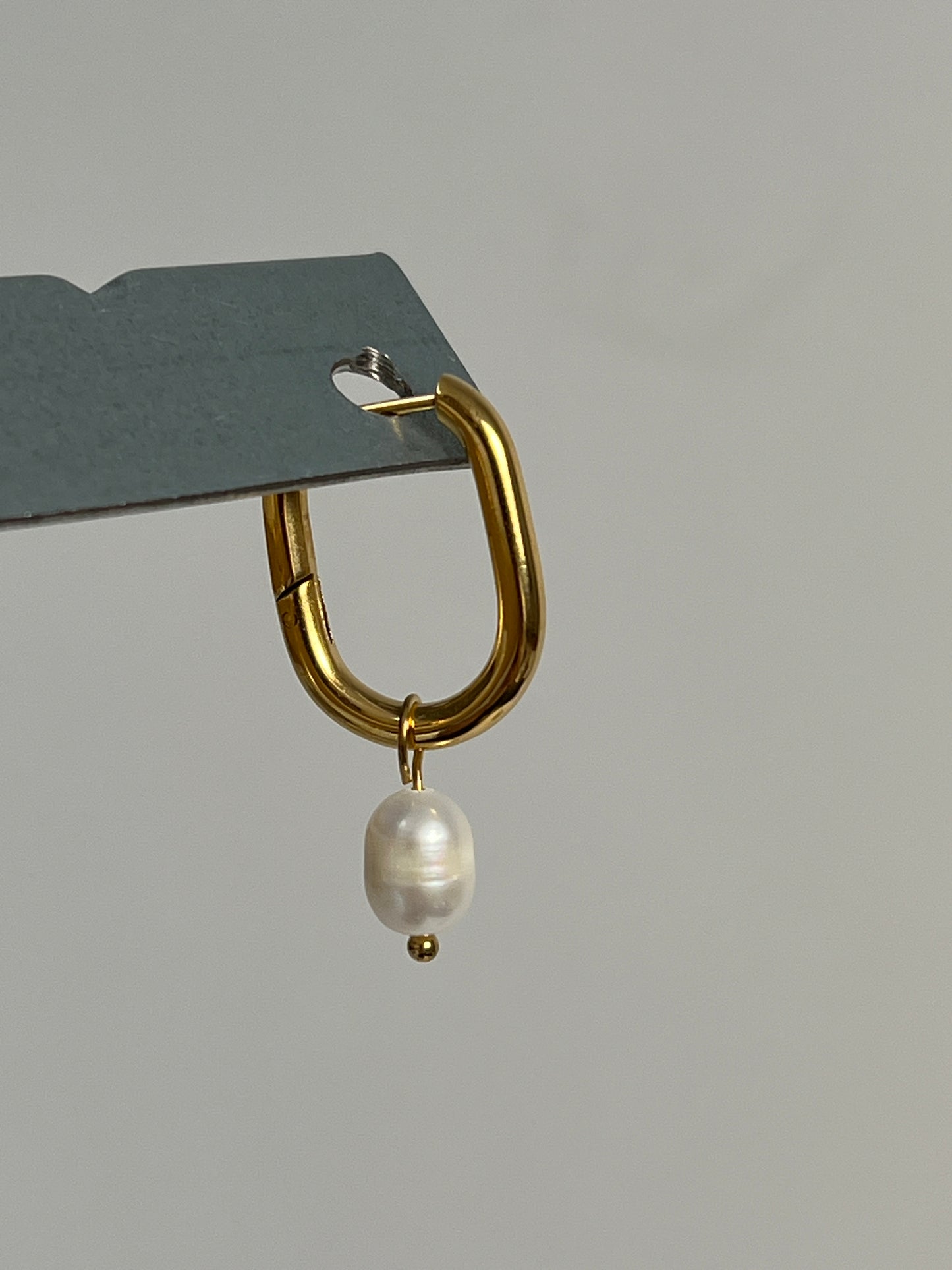 Bella Pearl earrings