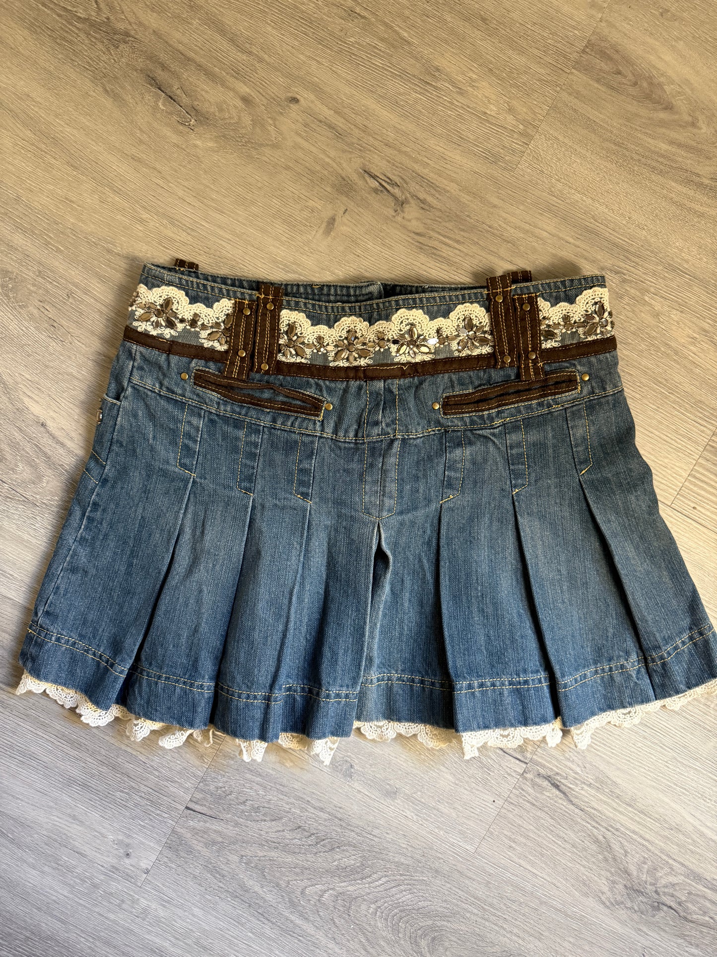 Denim embroidered skirt