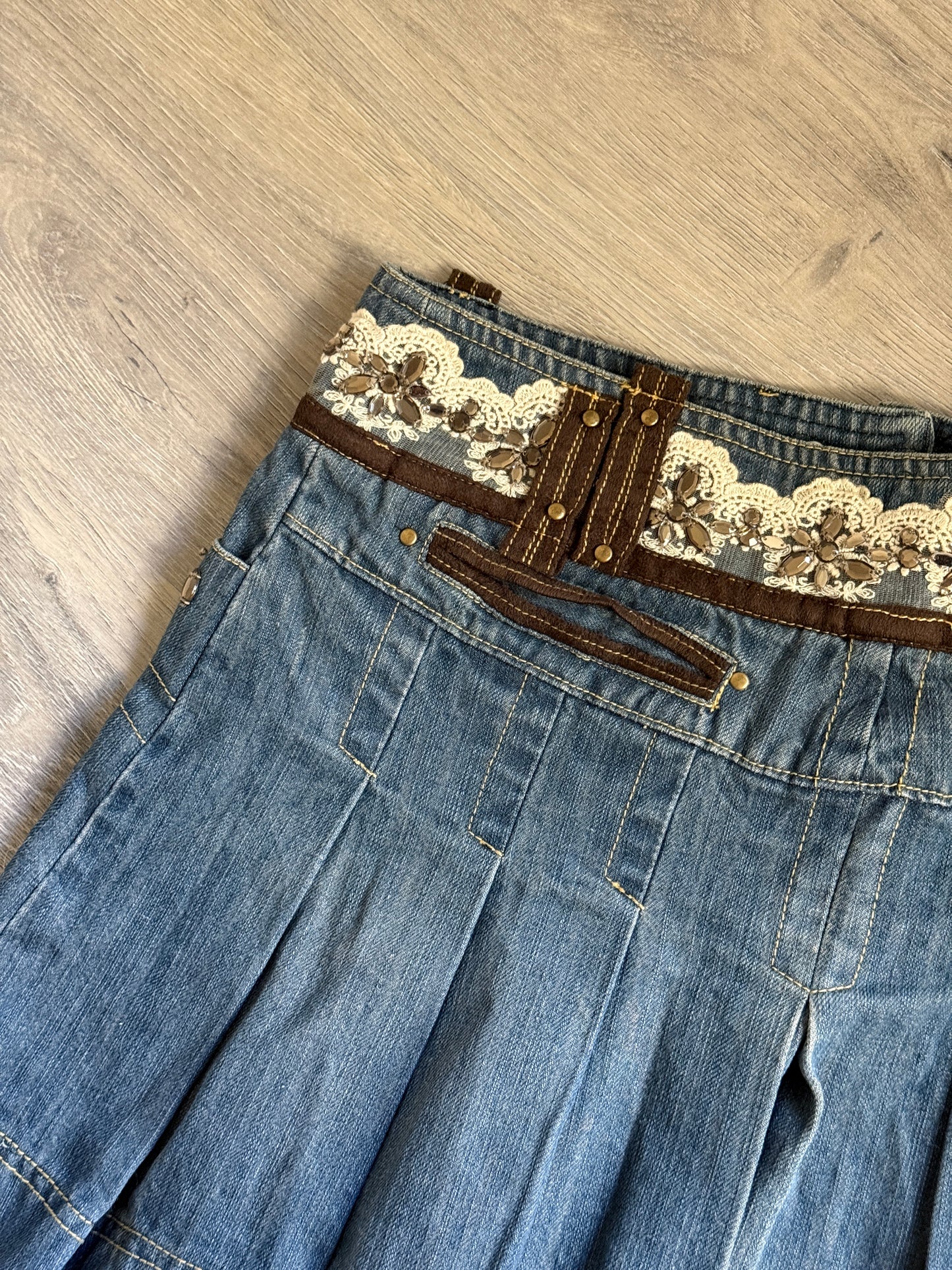 Denim embroidered skirt