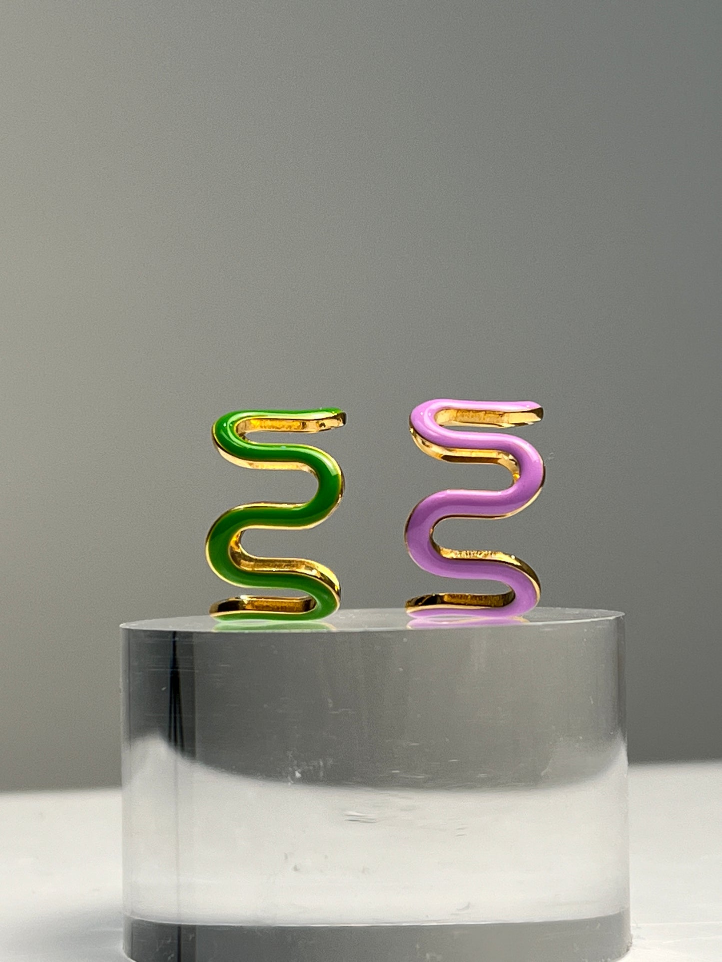 Squiggly ring