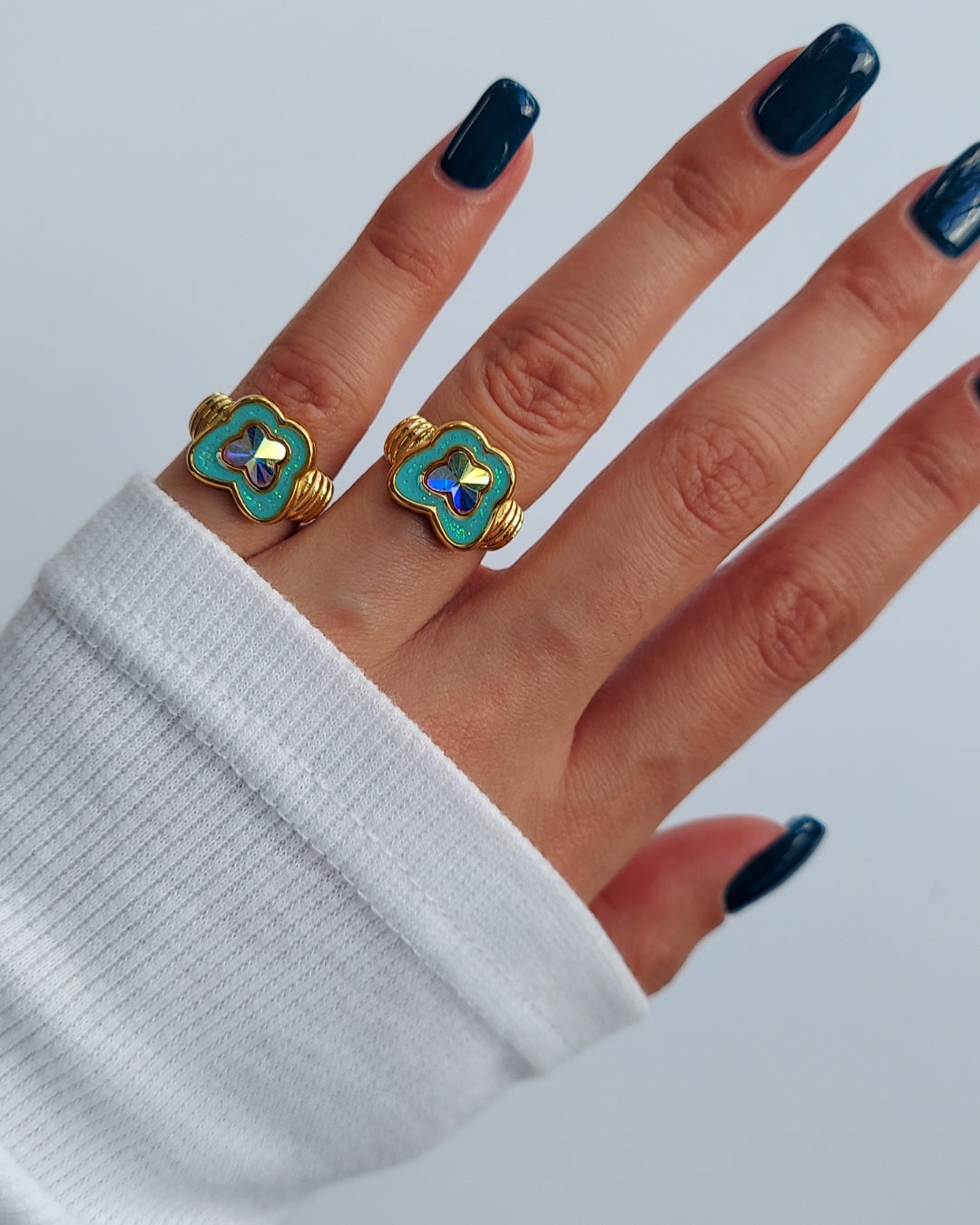 Butterfly kiss green