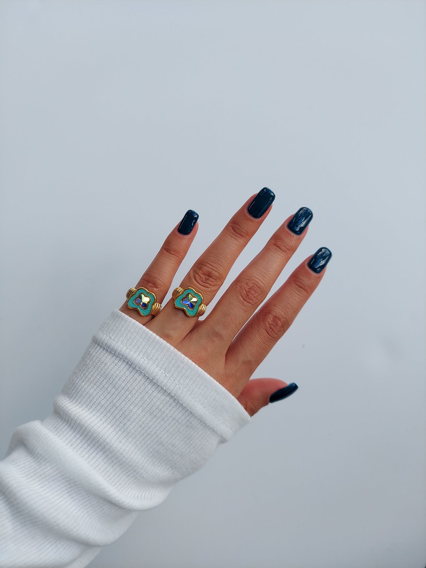 Butterfly kiss green